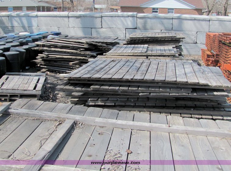 image for item 3165 Assorted fencing