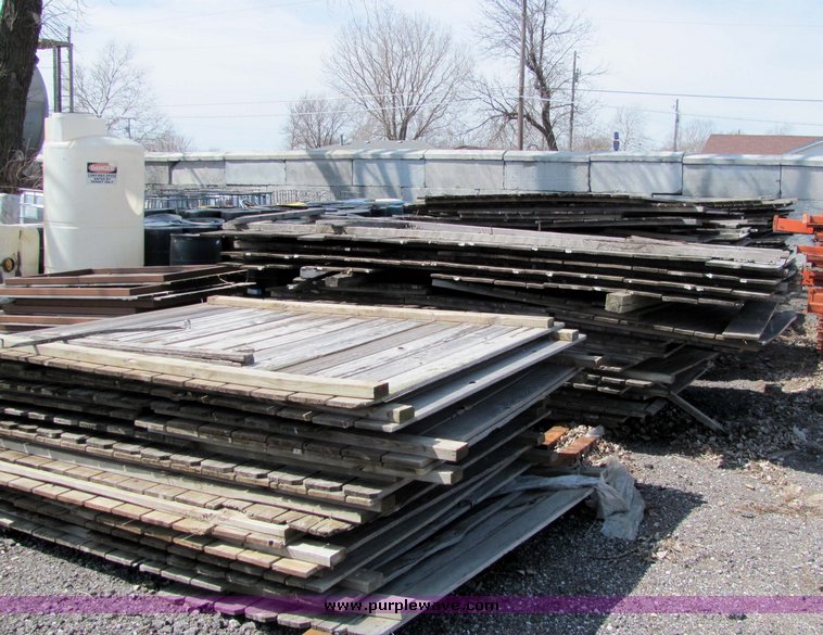 image for item 3165 Assorted fencing