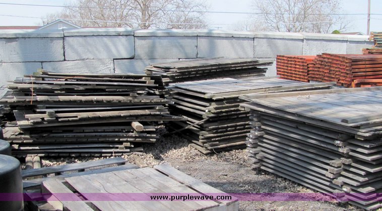 image for item 3165 Assorted fencing