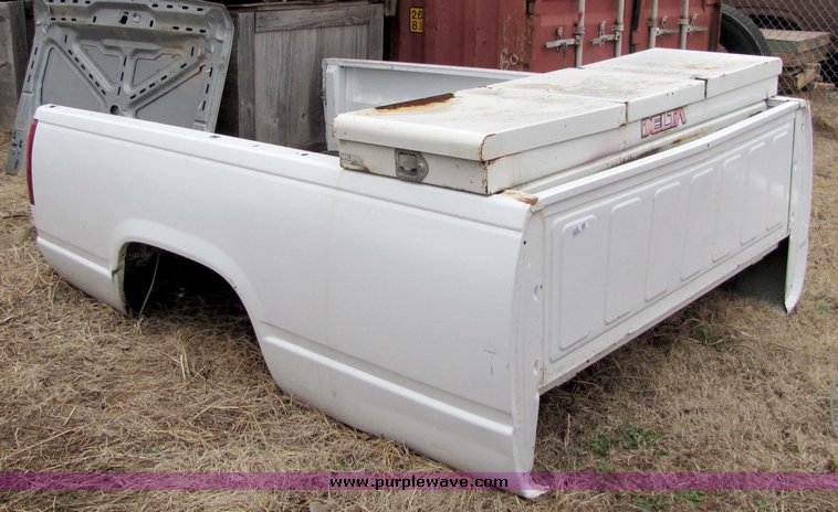 image for item 3330 2000 Chevrolet truck bed