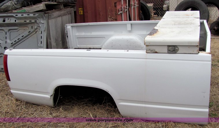 image for item 3330 2000 Chevrolet truck bed