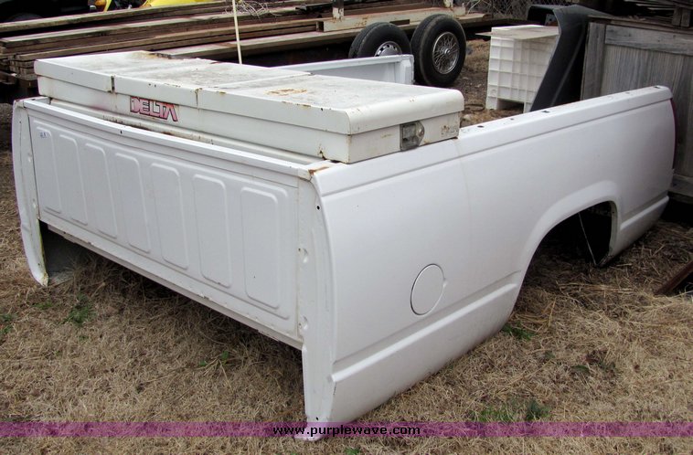 image for item 3330 2000 Chevrolet truck bed