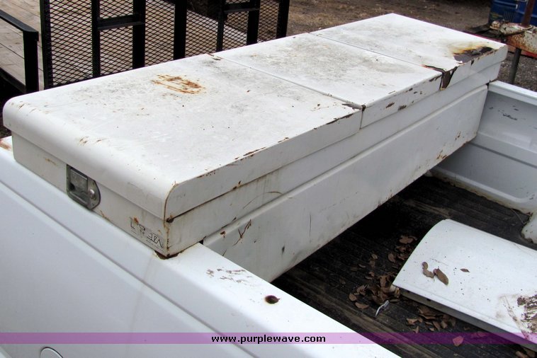 image for item 3330 2000 Chevrolet truck bed