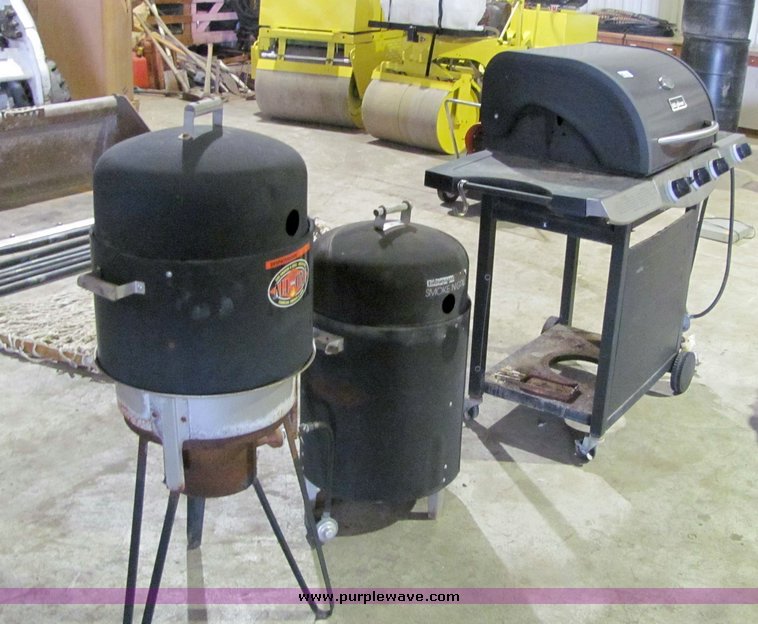 image for item 3340 (3) assorted grills