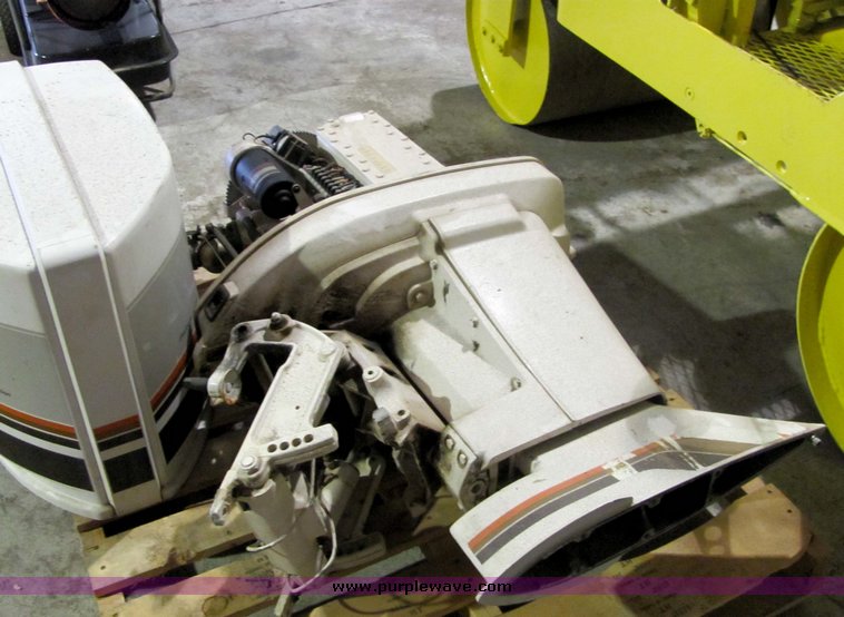 image for item 3343 Chrysler 100 outboard boat engine