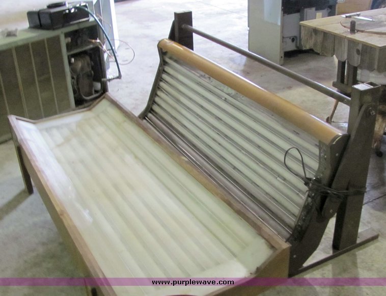 image for item 3350 Sonlegra International tanning bed