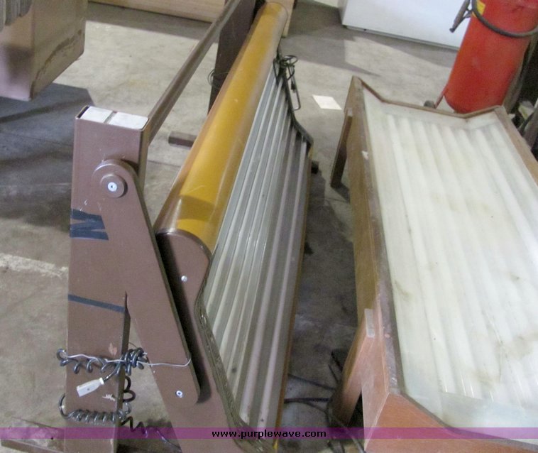 image for item 3350 Sonlegra International tanning bed