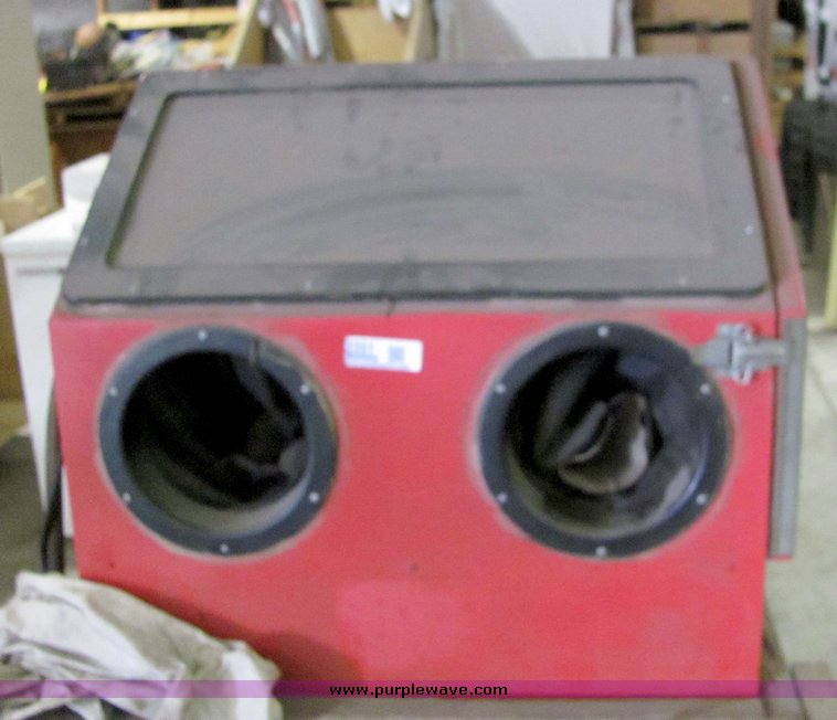 image for item 3351 Sand blasting cabinet