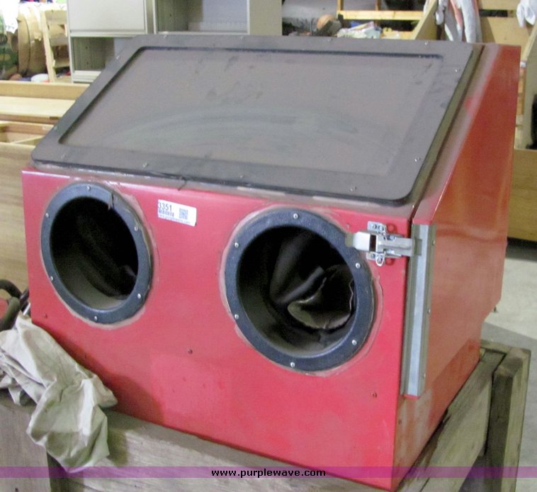 image for item 3351 Sand blasting cabinet