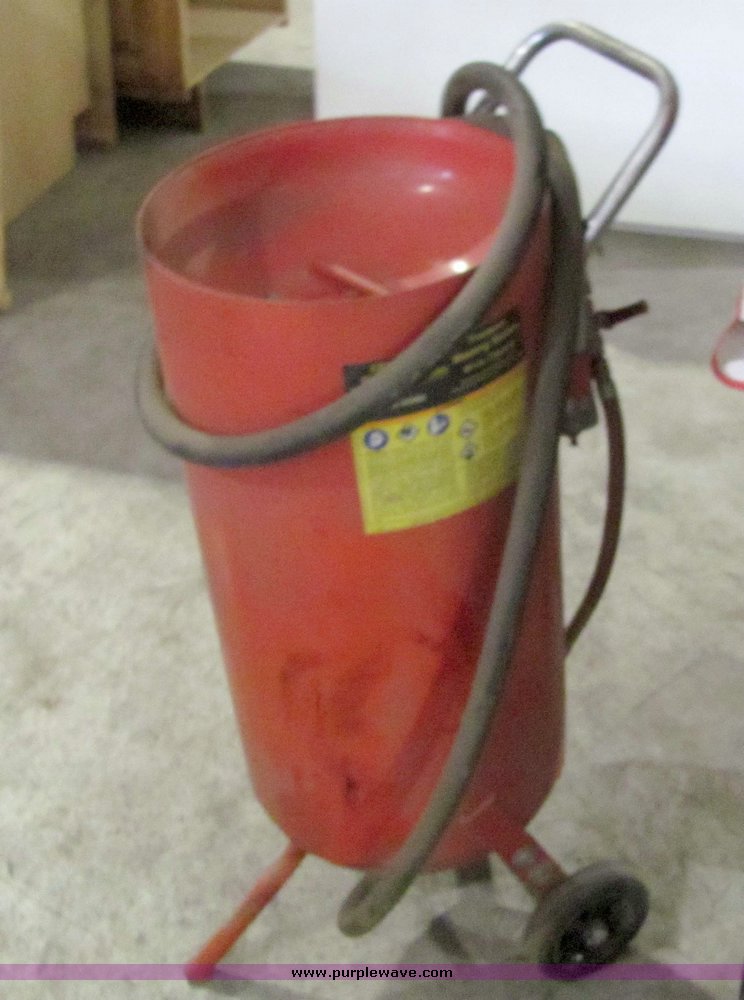 image for item 3351 Sand blasting cabinet