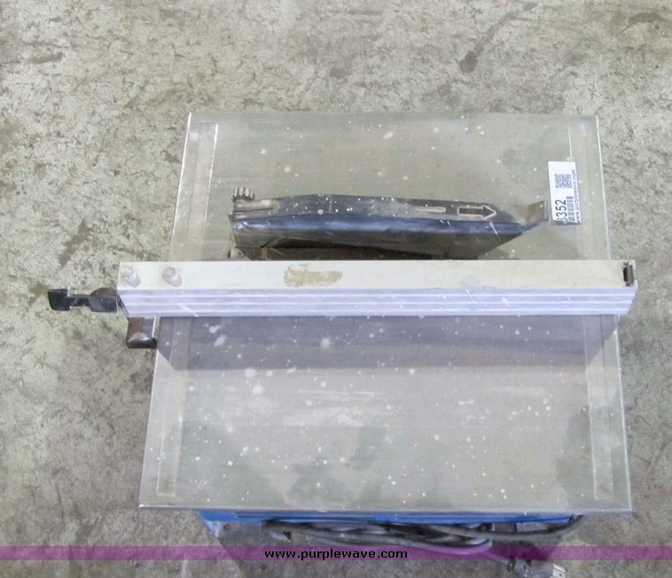 image for item 3352 Tile saw