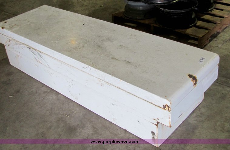 image for item 3353 Crossbed tool box