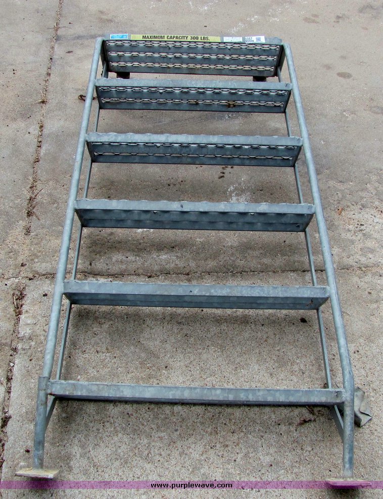 image for item 3357 Trailer steps