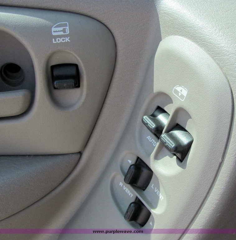 image for item 3386 2001 Dodge Grand Caravan