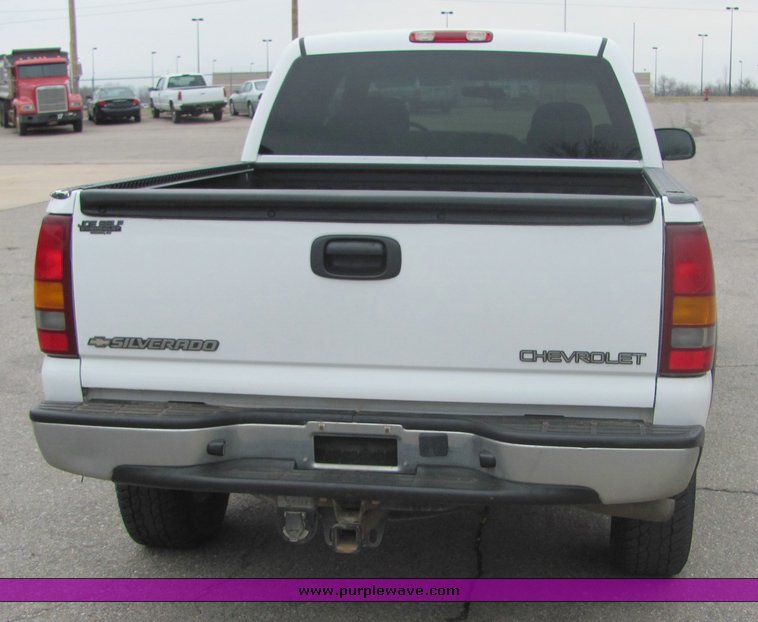 image for item 3507 2002 Chevrolet C1500HD