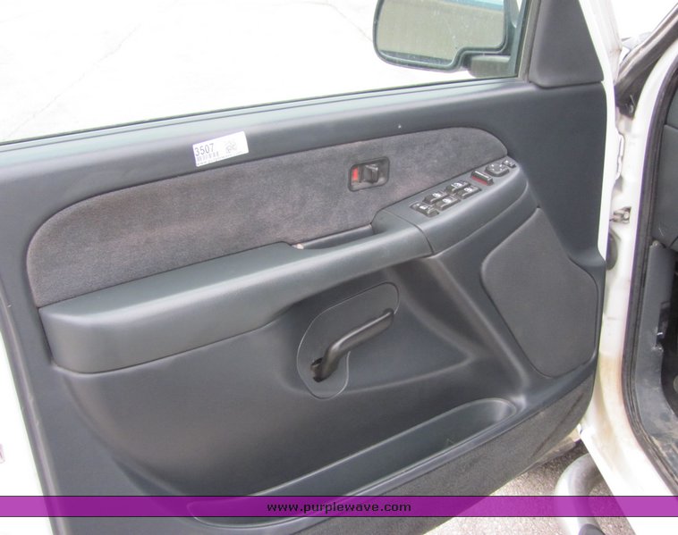 image for item 3507 2002 Chevrolet C1500HD