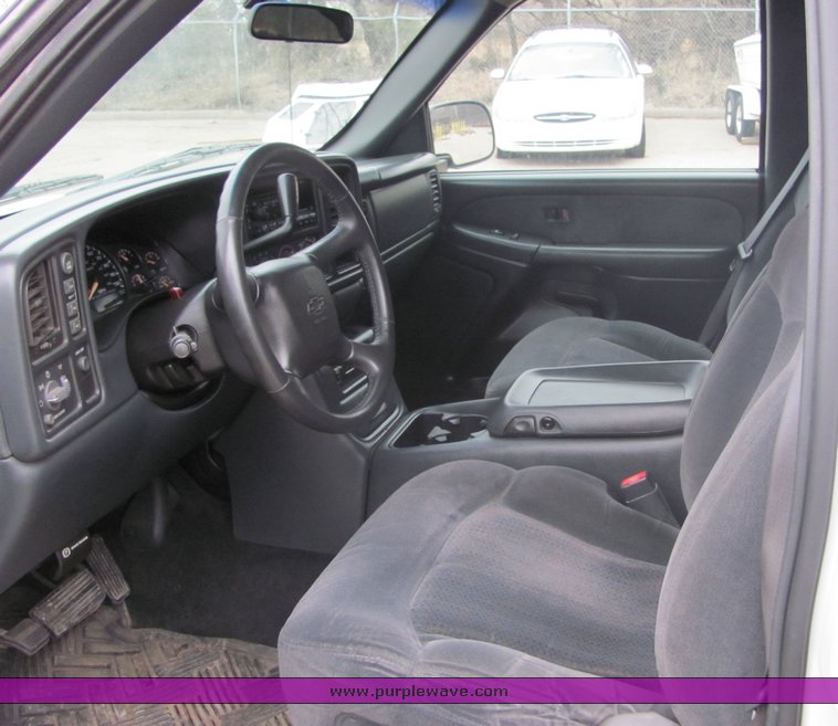 image for item 3507 2002 Chevrolet C1500HD