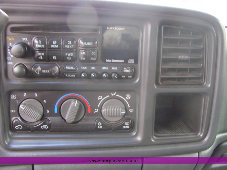 image for item 3507 2002 Chevrolet C1500HD