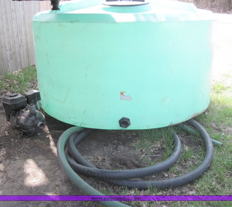 image for item 4591 1,050 gallon poly tank