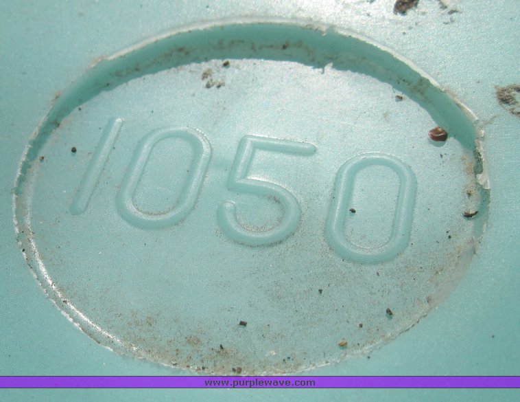 image for item 4591 1,050 gallon poly tank