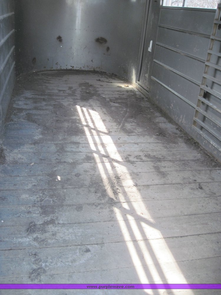 image for item 4596 2003 WW/Witzco stock trailer