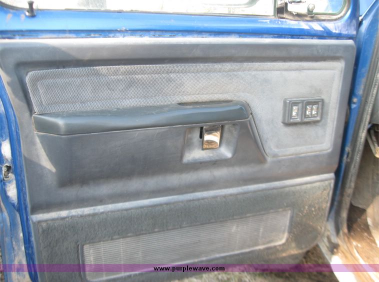 image for item 5513 1993 Dodge Ram W-250 pickup