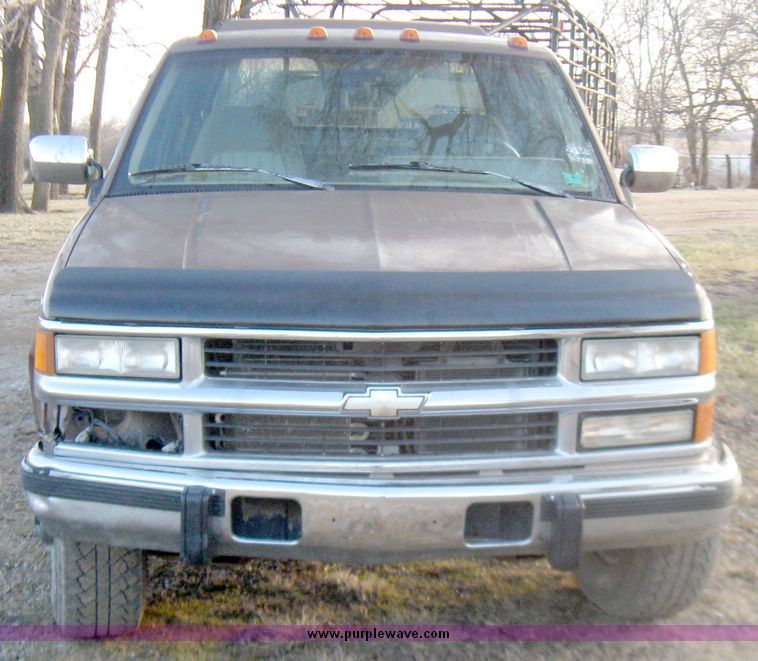 image for item 5528 1994 Chevrolet 3500 pickup truck