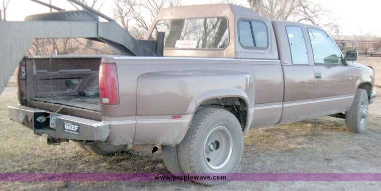 image for item 5528 1994 Chevrolet 3500 pickup truck