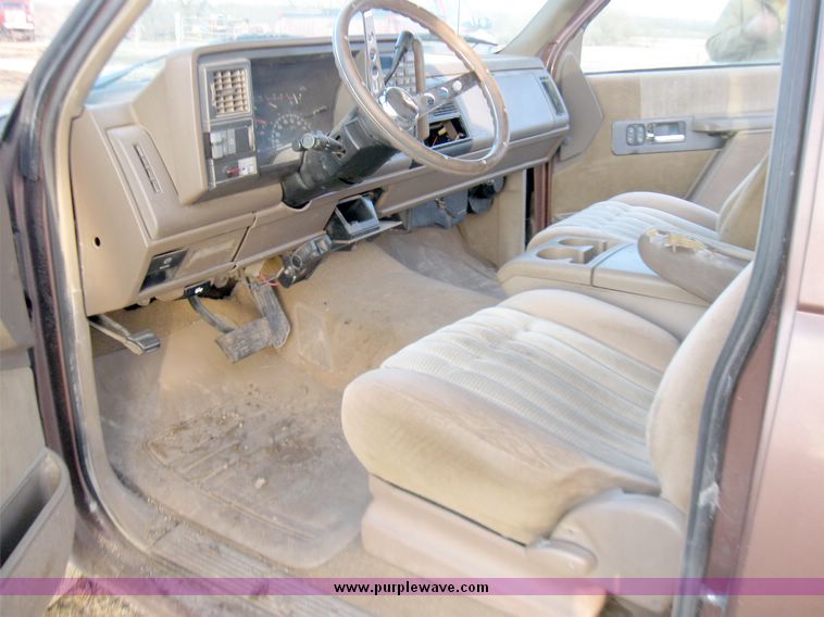 image for item 5528 1994 Chevrolet 3500 pickup truck