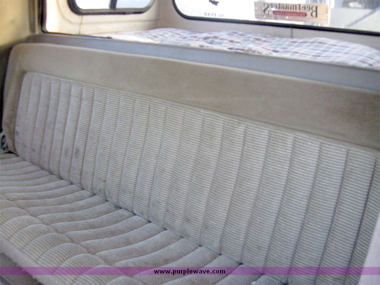 image for item 5528 1994 Chevrolet 3500 pickup truck