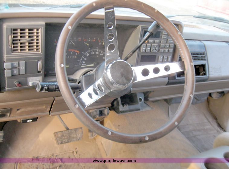 image for item 5528 1994 Chevrolet 3500 pickup truck