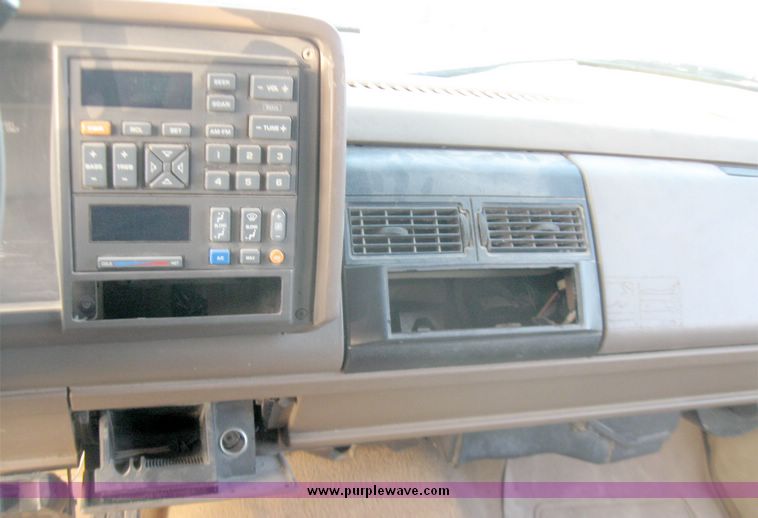 image for item 5528 1994 Chevrolet 3500 pickup truck