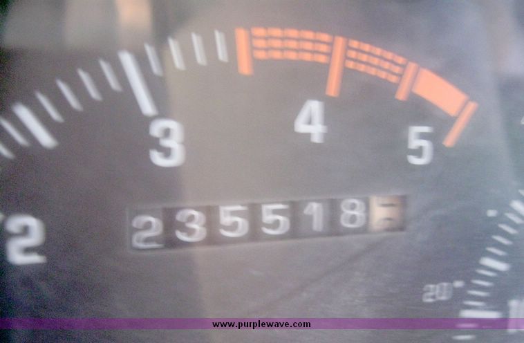 image for item 5528 1994 Chevrolet 3500 pickup truck