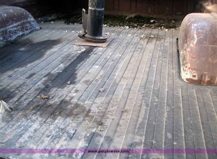 image for item 5528 1994 Chevrolet 3500 pickup truck