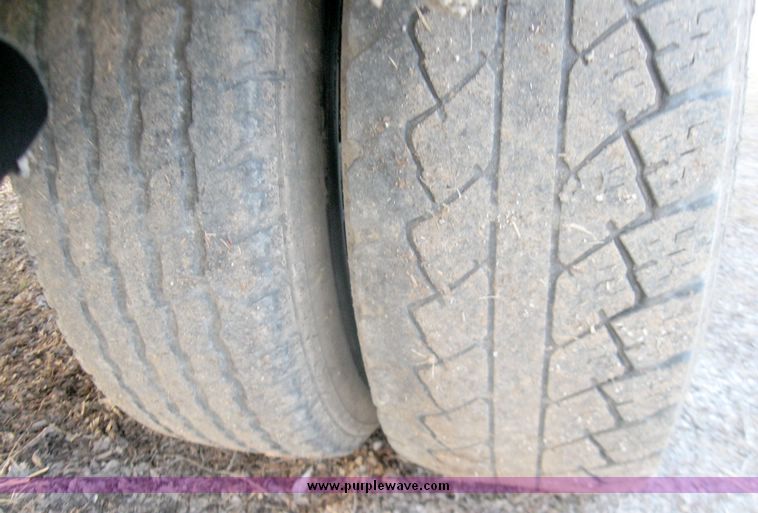 image for item 5528 1994 Chevrolet 3500 pickup truck