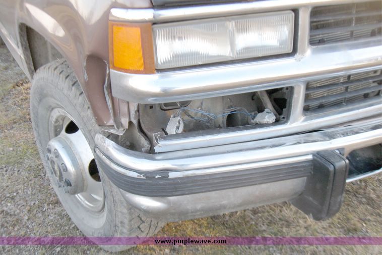 image for item 5528 1994 Chevrolet 3500 pickup truck