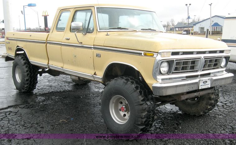 image for item 5586 1975 Ford F250 Ranger XLT super cab pickup truck