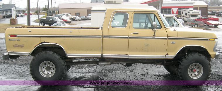 image for item 5586 1975 Ford F250 Ranger XLT super cab pickup truck