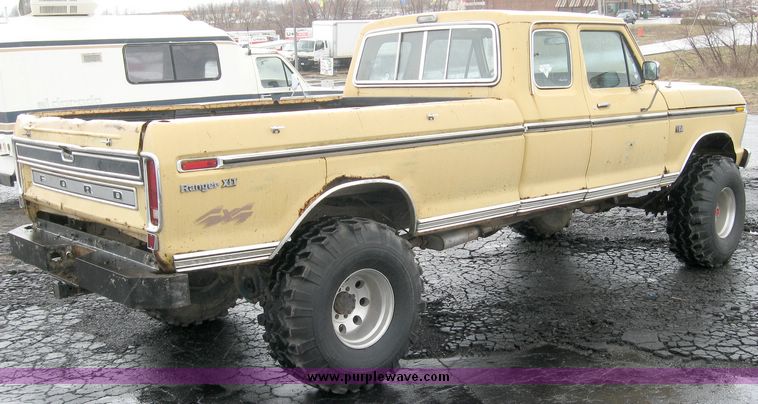 image for item 5586 1975 Ford F250 Ranger XLT super cab pickup truck