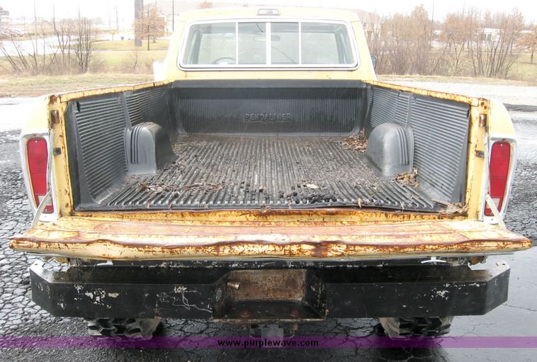 image for item 5586 1975 Ford F250 Ranger XLT super cab pickup truck