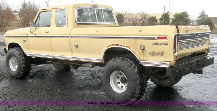 image for item 5586 1975 Ford F250 Ranger XLT super cab pickup truck