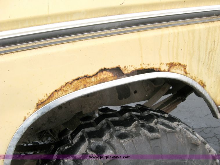 image for item 5586 1975 Ford F250 Ranger XLT super cab pickup truck