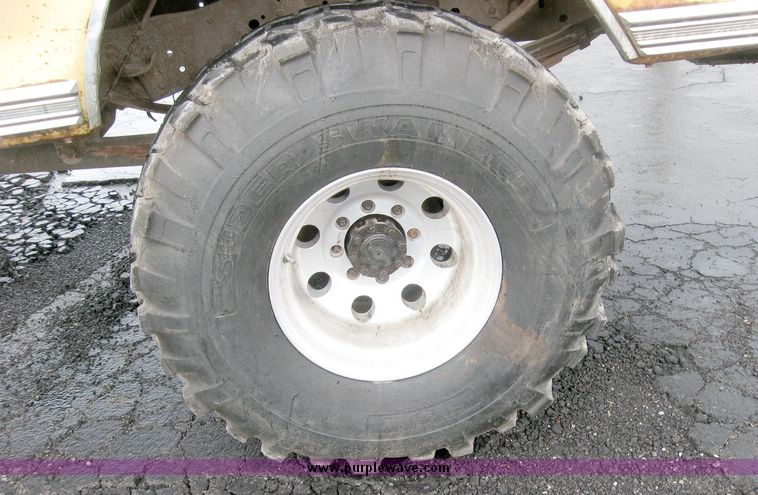 image for item 5586 1975 Ford F250 Ranger XLT super cab pickup truck