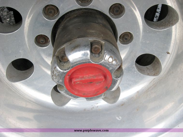 image for item 5586 1975 Ford F250 Ranger XLT super cab pickup truck