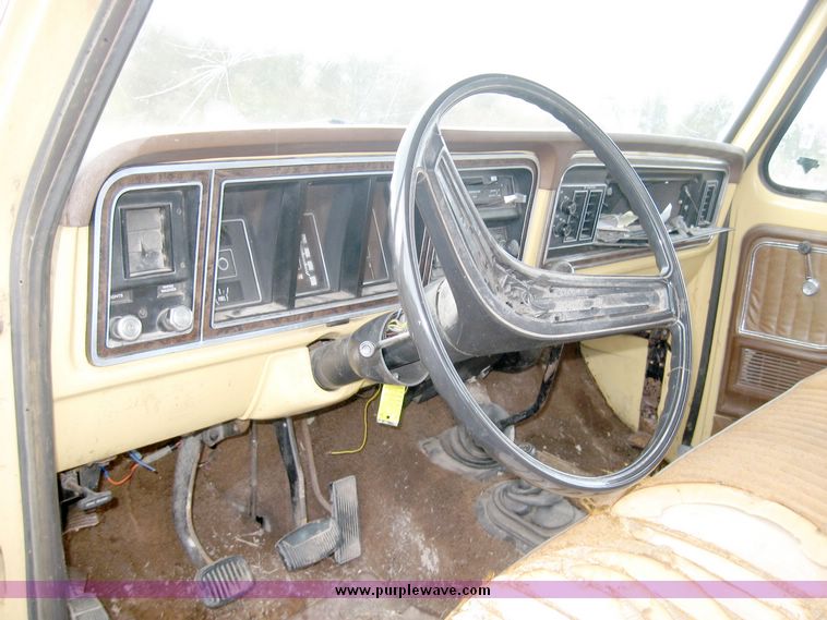 image for item 5586 1975 Ford F250 Ranger XLT super cab pickup truck