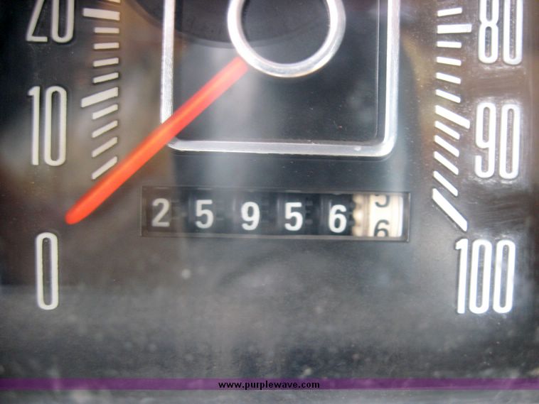 image for item 5586 1975 Ford F250 Ranger XLT super cab pickup truck