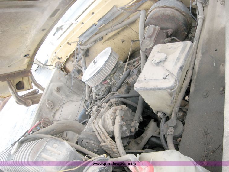 image for item 5586 1975 Ford F250 Ranger XLT super cab pickup truck