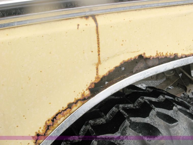 image for item 5586 1975 Ford F250 Ranger XLT super cab pickup truck