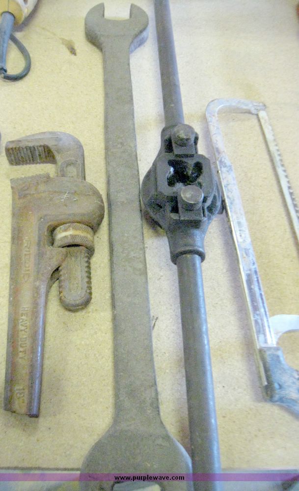 image for item 5630 Assorted tools