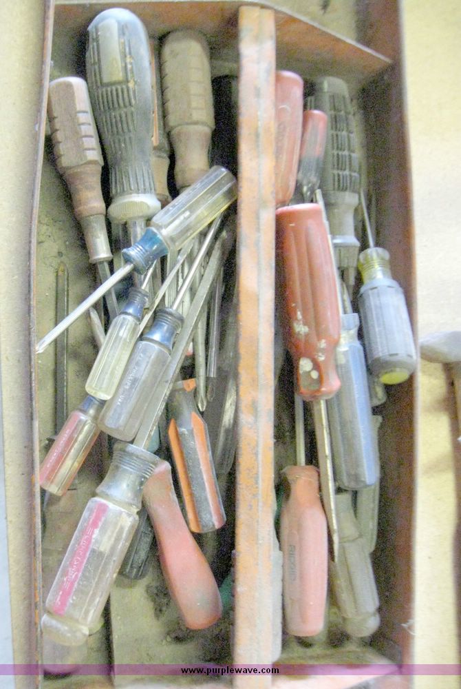 image for item 5632 Approximately 25 assorted screwdrivers